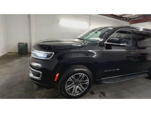 Used 2024 Jeep Wagoneer L Series II image 4