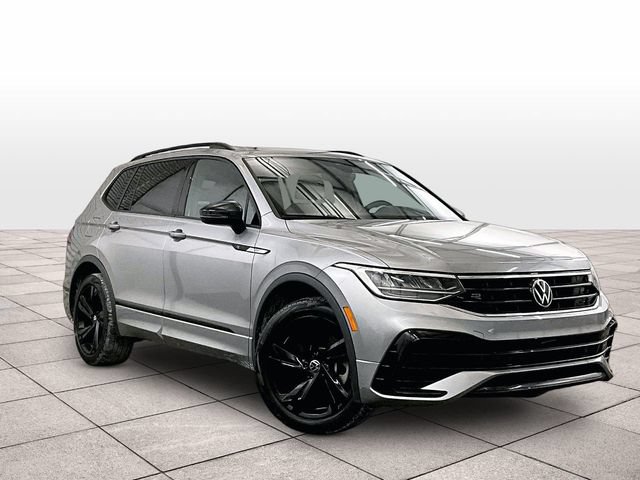 Used 2024 Volkswagen Tiguan SE R-Line AWD/4WD image 2