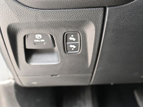 Used 2025 RAM 1500 Laramie AWD/4WD image 12