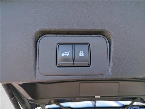 Used 2025 Nissan Rogue SV FWD image 7
