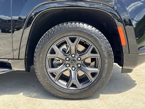 New 2026 Jeep Grand Wagoneer 4WD image 17