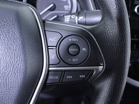 Used 2022 Toyota Camry LE image 19