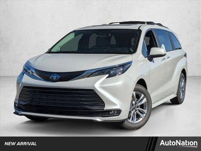 New 2025 Toyota Sienna XLE