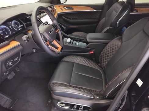 Used 2024 Jeep Grand Cherokee L Summit AWD/4WD image 12