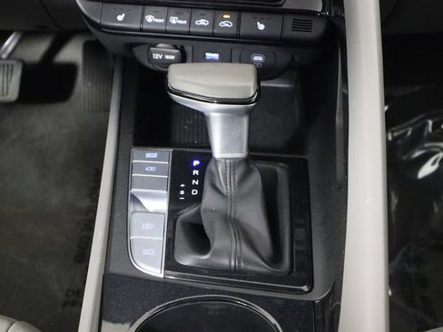 Used 2025 Hyundai Elantra SEL FWD image 28