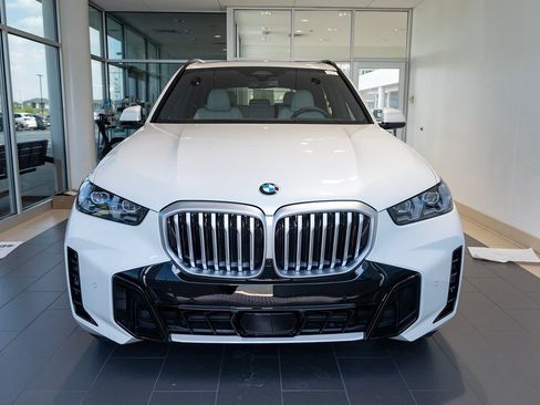 New 2026 BMW X5 xDrive40i w/ M Sport Package AWD/4WD image 11