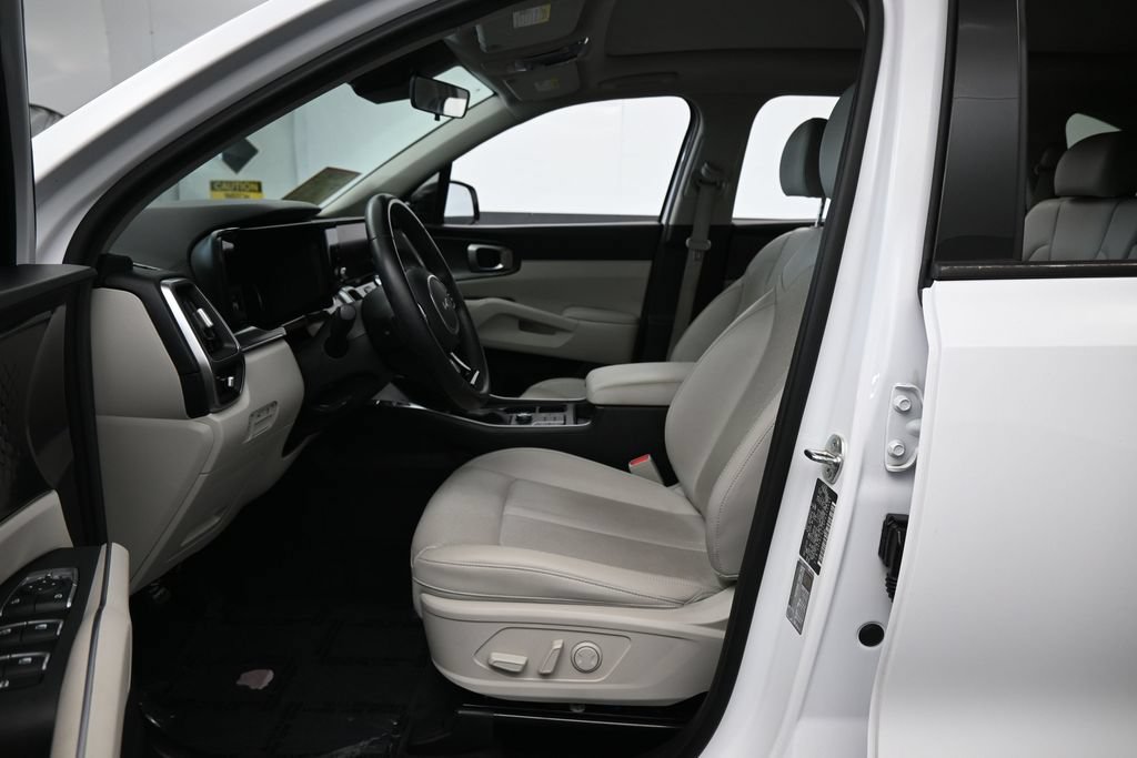 Used 2023 Kia Sorento S w/ Panoramic Sunroof Package FWD image 11