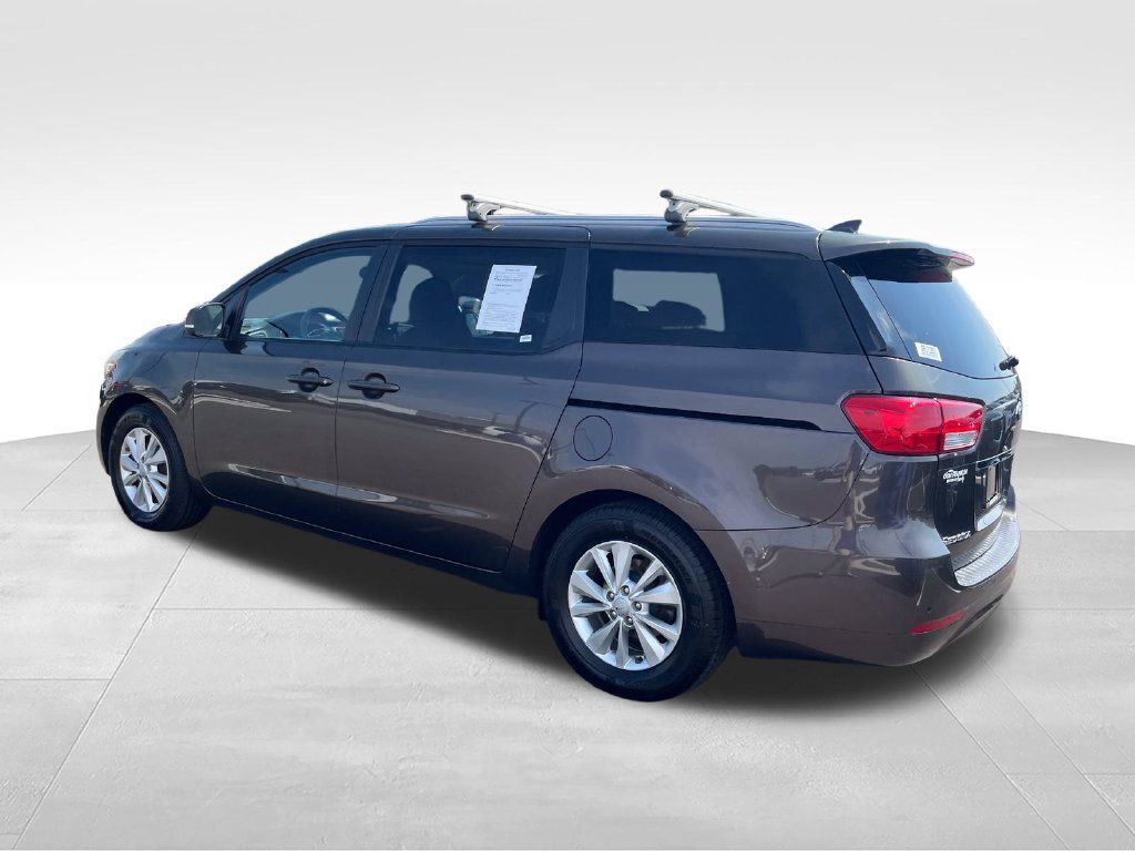 Used 2016 Kia Sedona LX w/ LX Convenience Package FWD image 3