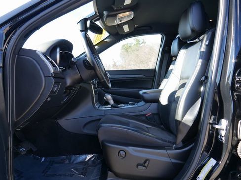 Used 2022 Jeep Grand Cherokee Laredo X image 11