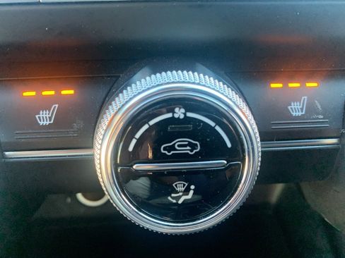 Used 2023 Genesis G70 2.0T image 28