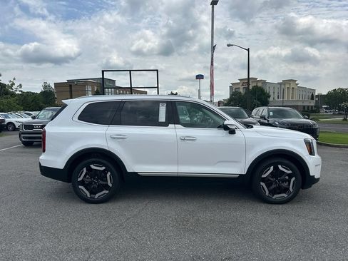 Used 2023 Kia Telluride S FWD image 8