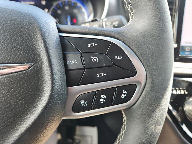 Used 2025 Chrysler Pacifica Select FWD image 19