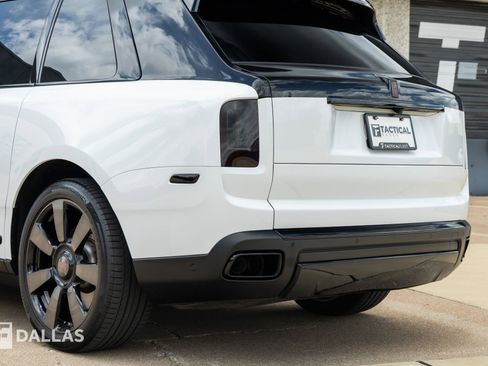 Used 2022 Rolls-Royce Cullinan w/ Technology Package AWD/4WD image 12