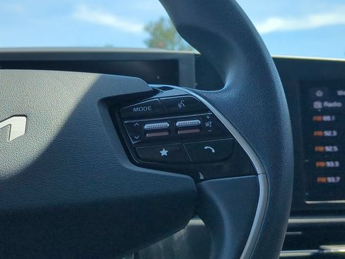Used 2025 Kia Niro LX FWD image 21