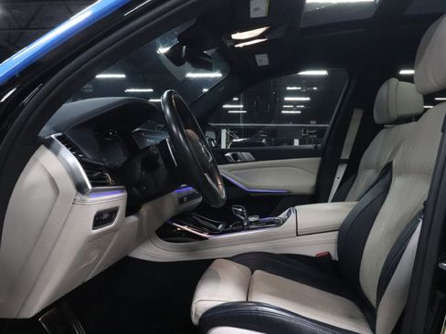Used 2020 BMW X7 M50i w/ Dynamic Handling Package image 9