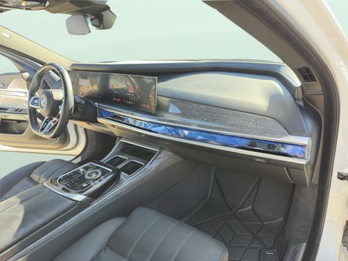 Used 2023 BMW 740i image 42