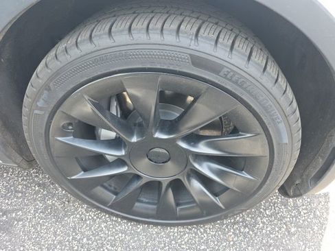 Used 2021 Tesla Model Y Long Range image 4