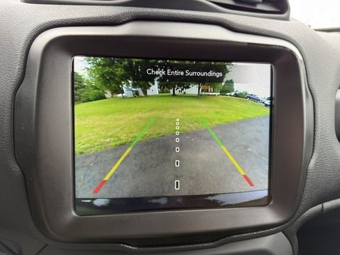 Used 2022 Jeep Renegade Latitude AWD/4WD image 25