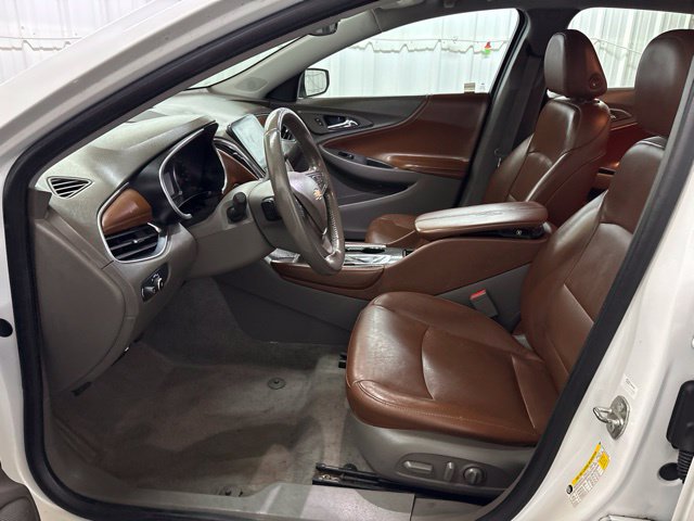 Used 2018 Chevrolet Malibu LT w/ Leather Package FWD image 23