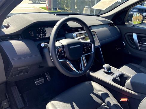 Used 2025 Land Rover Discovery Sport Dynamic SE image 17