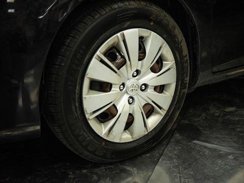 Used 2013 Toyota Yaris LE FWD image 3