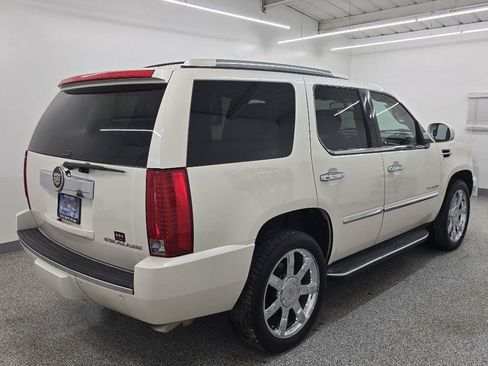 Used 2013 Cadillac Escalade Luxury RWD image 6