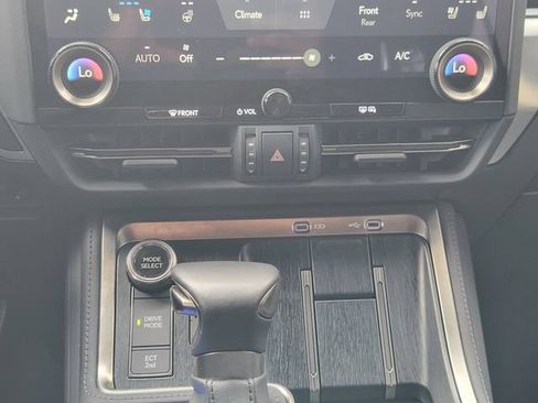 Used 2025 Lexus GX 550 AWD/4WD image 17