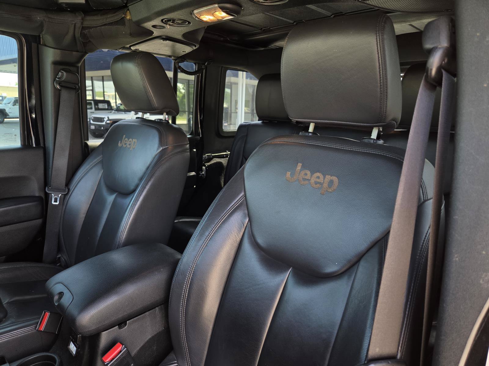 Used 2017 Jeep Wrangler Unlimited Rubicon w/ Connectivity Group AWD/4WD image 24