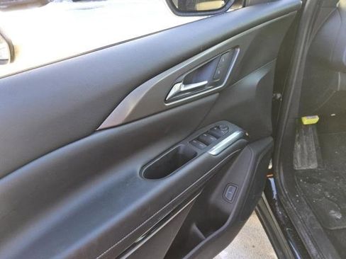 Used 2025 Chevrolet Traverse LT image 6