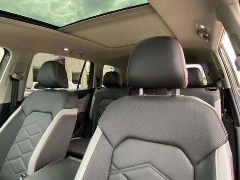 Certified 2025 Volkswagen Atlas Peak Edition SE AWD/4WD image 17