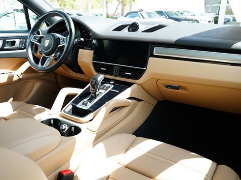 Used 2022 Porsche Cayenne S image 31