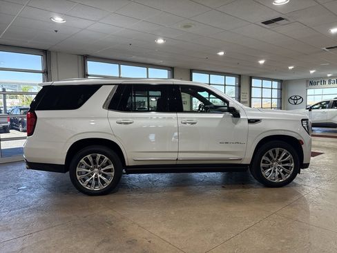 Used 2023 GMC Yukon Denali AWD/4WD image 3