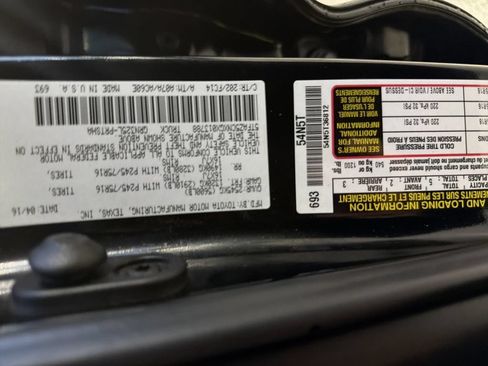 Used 2016 Toyota Tacoma SR5 w/ SR5 Appearance Package (SN) RWD image 32