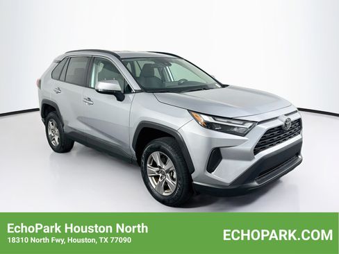 Used 2025 Toyota RAV4 XLE FWD image 1