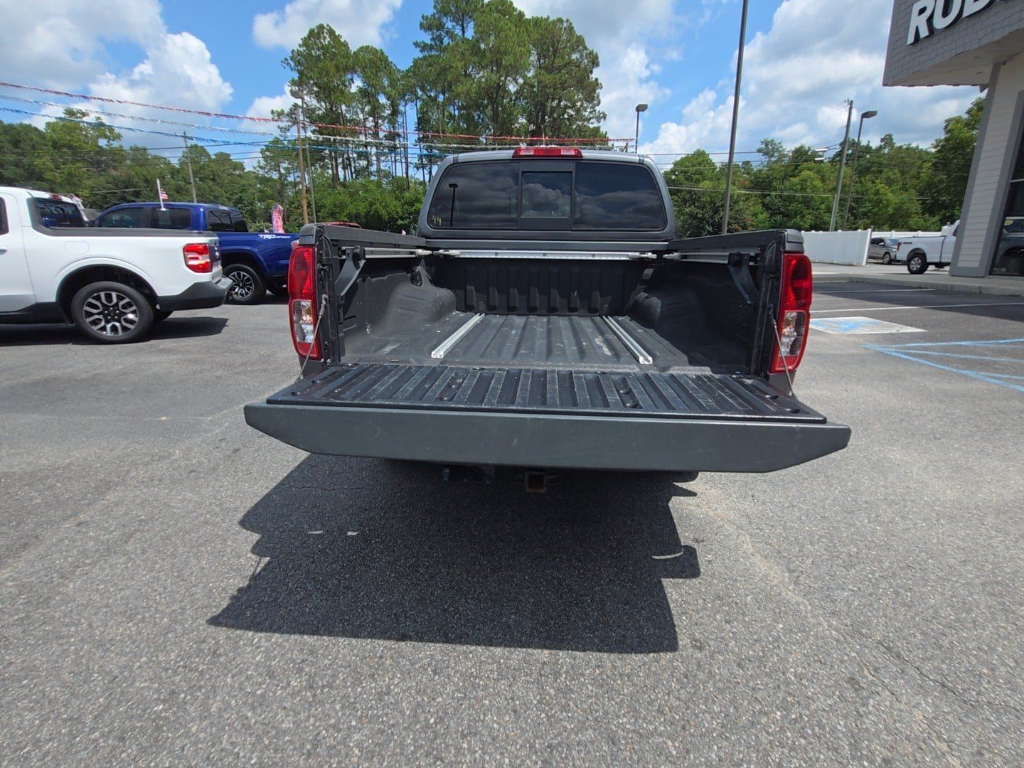 Used 2020 Nissan Frontier SV RWD image 13