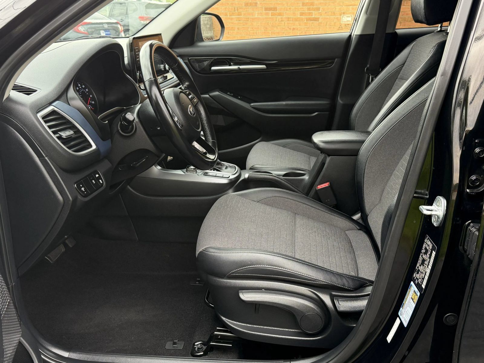 Used 2021 Kia Seltos S AWD/4WD image 14