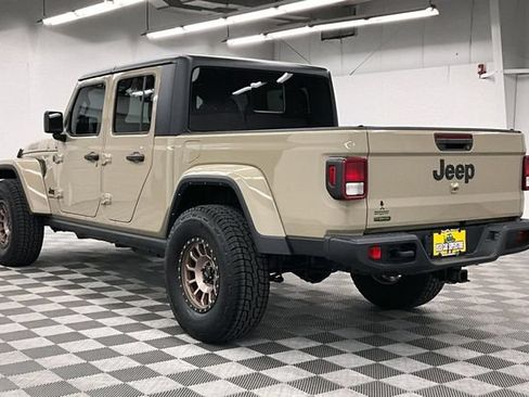 Used 2022 Jeep Gladiator Sport AWD/4WD image 2