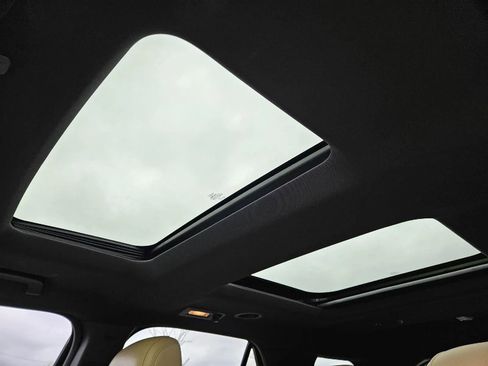 Used 2017 Ford Explorer XLT w/ Equipment Group 202A image 11