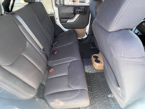 Used 2014 Jeep Wrangler Unlimited Sahara w/ Connectivity Group image 22