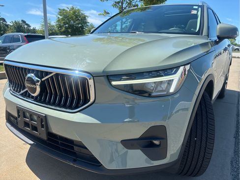 Used 2023 Volvo XC40 B5 Plus w/ Protection Package Premier AWD/4WD image 5