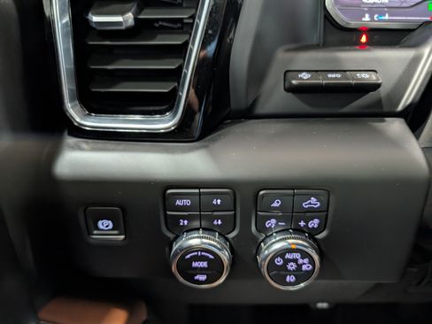 Used 2024 GMC Sierra 2500 Denali Ultimate AWD/4WD image 21