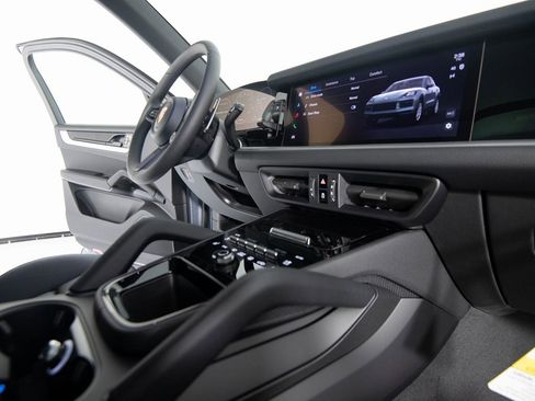 New 2026 Porsche Cayenne image 31