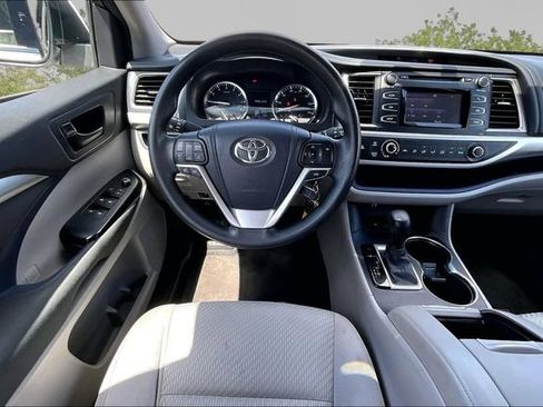 Used 2015 Toyota Highlander LE AWD/4WD image 5