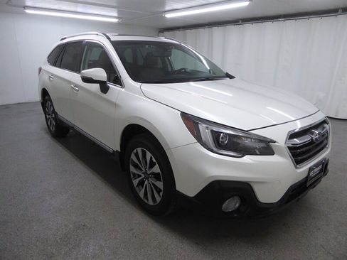 Used 2018 Subaru Outback 3.6R Touring image 1