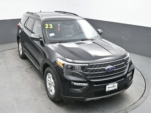 Used 2023 Ford Explorer XLT w/ Equipment Group 202A AWD/4WD image 25