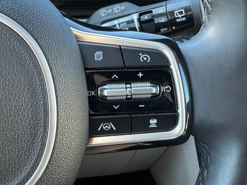 Used 2022 Kia Carnival SX Prestige FWD image 23