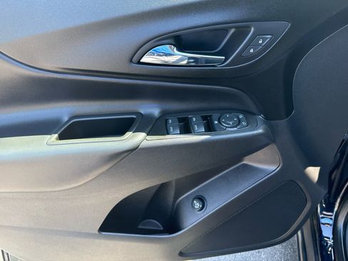 Used 2021 Chevrolet Equinox LT image 10