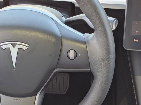 Used 2021 Tesla Model Y Long Range image 20