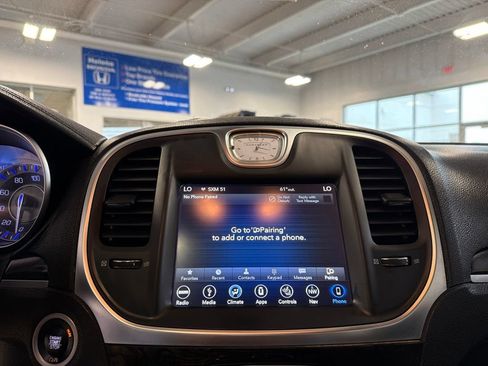 Used 2018 Chrysler 300 Limited AWD/4WD image 13