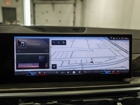 Used 2024 BMW X7 xDrive40i w/ Premium Package AWD/4WD image 15